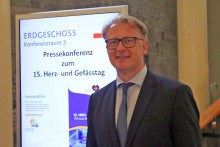 Prof. Dr. Marc Horlitz, Chefarzt der Kardiologie am Krankenhaus Porz, ist Organisator des 15. Herz- und Gefäßtages – und bringt Spitzenmedizin mitten in den Gürzenich | (Foto: Koeln-Magazin.de